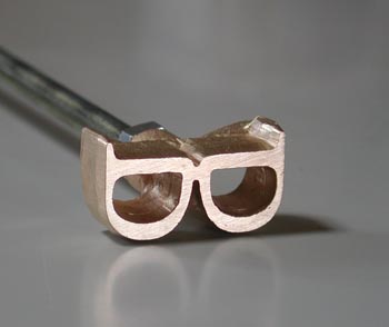 メガネの焼印